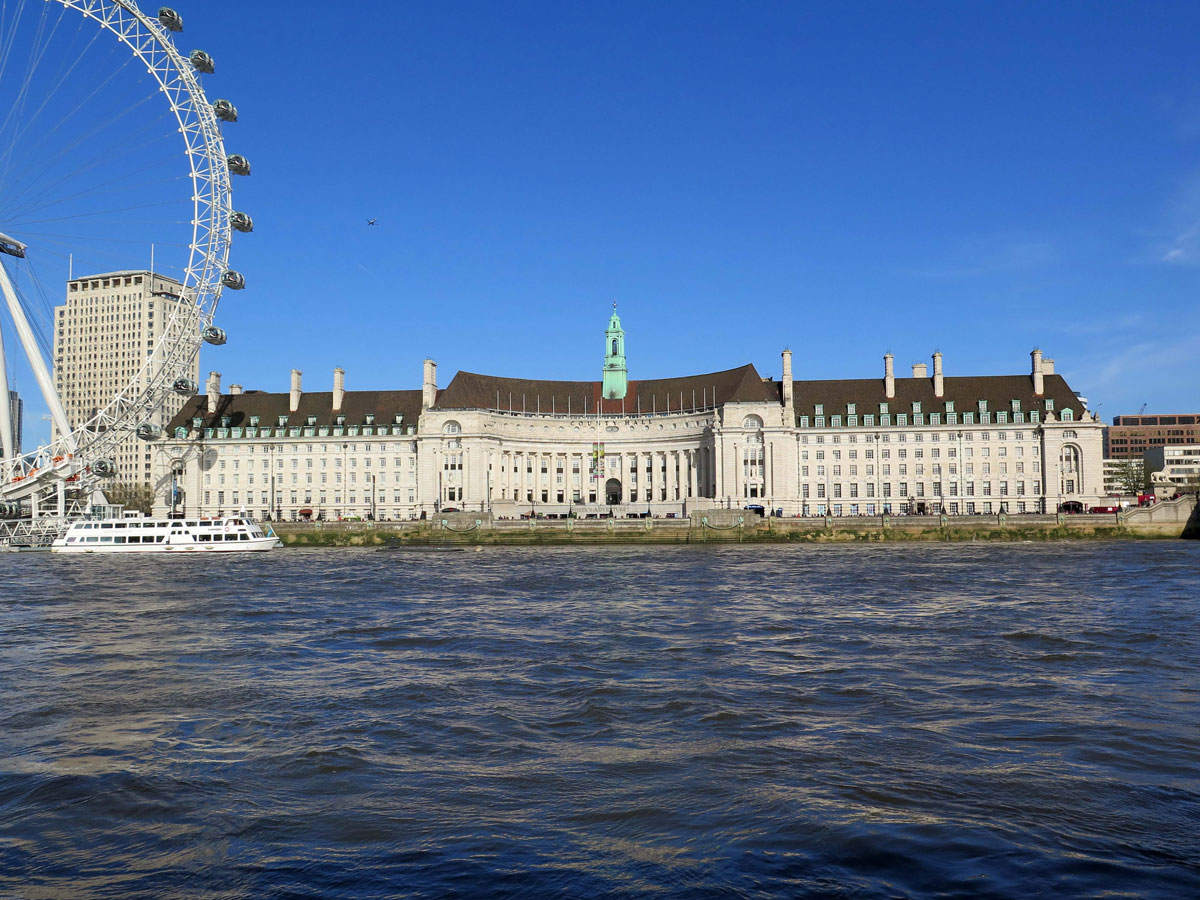 02-County-Hall-as-seen-from-Westminster-Pier
