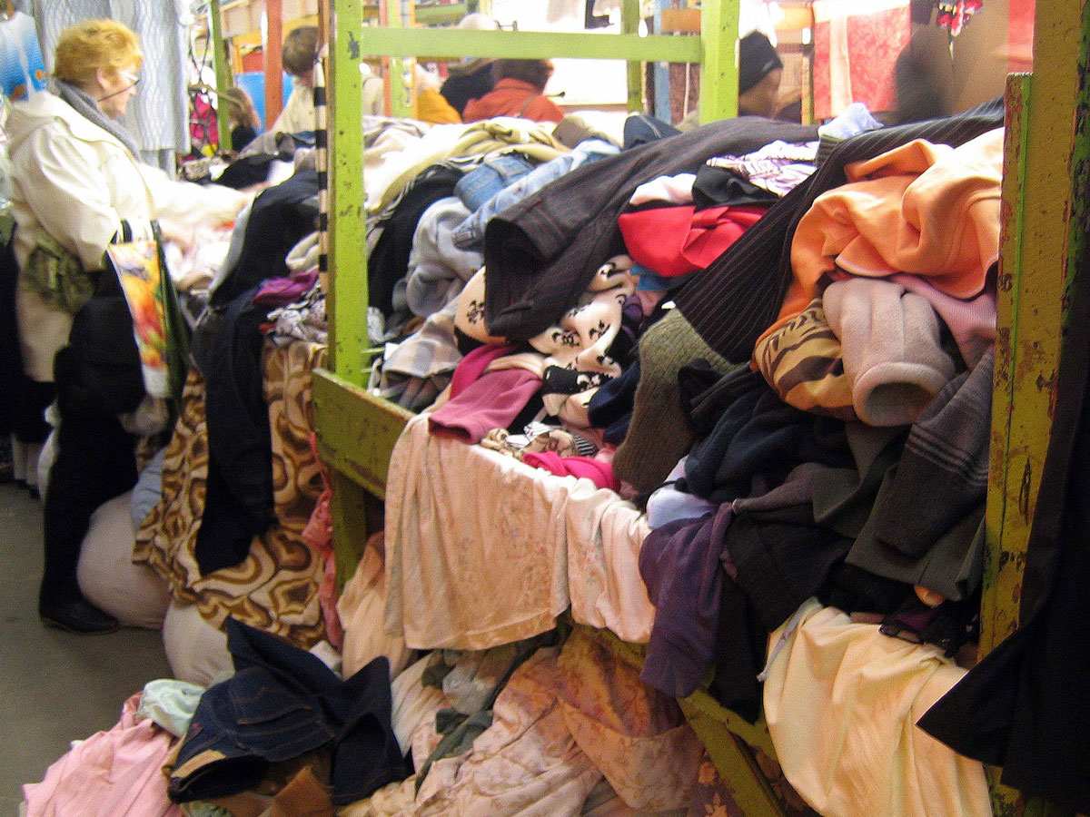 09-Looking-for-Bargains-in-the-Barras-Market