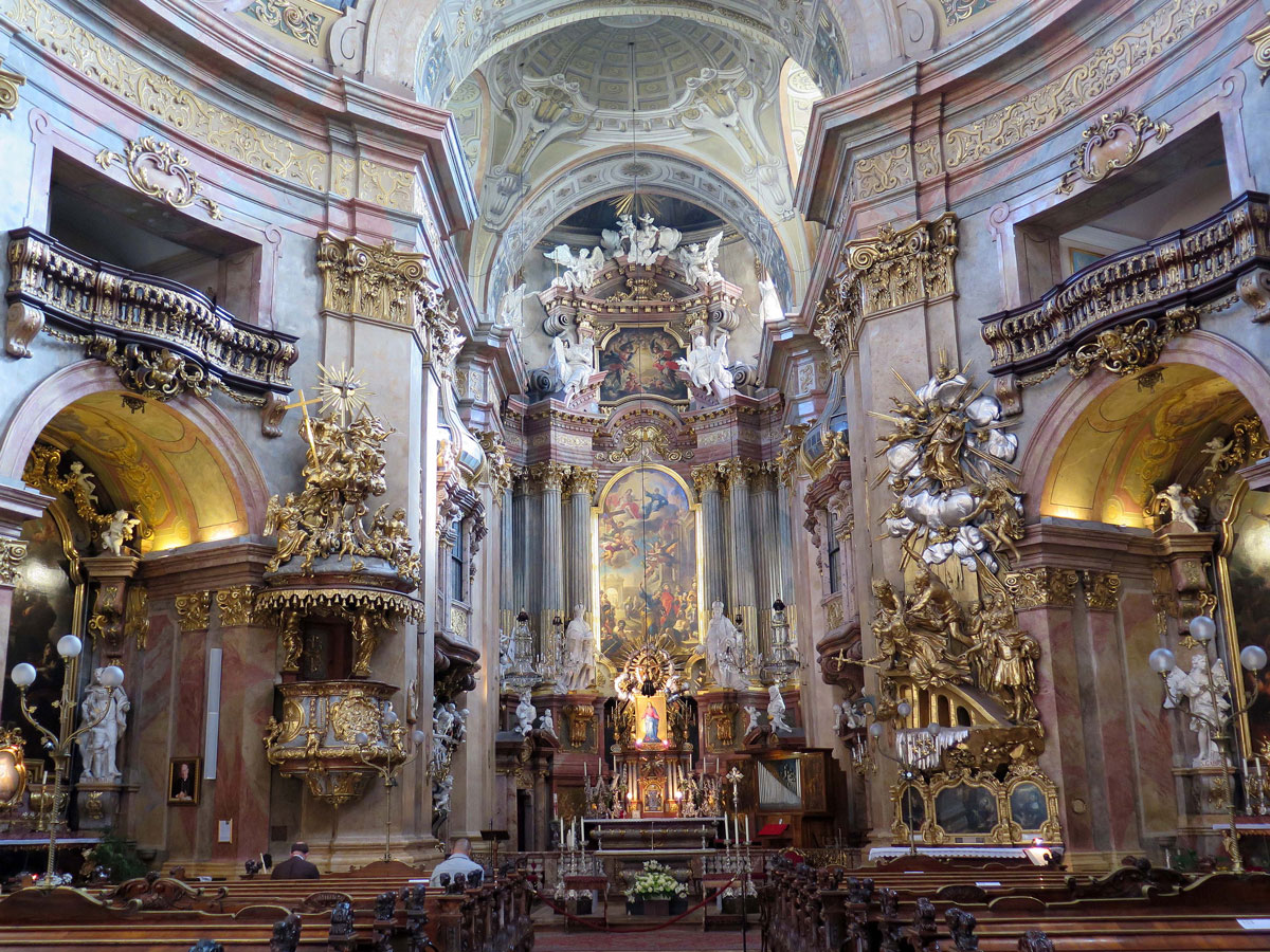 08-Inside-the-Baroque-St-Peter's-Church