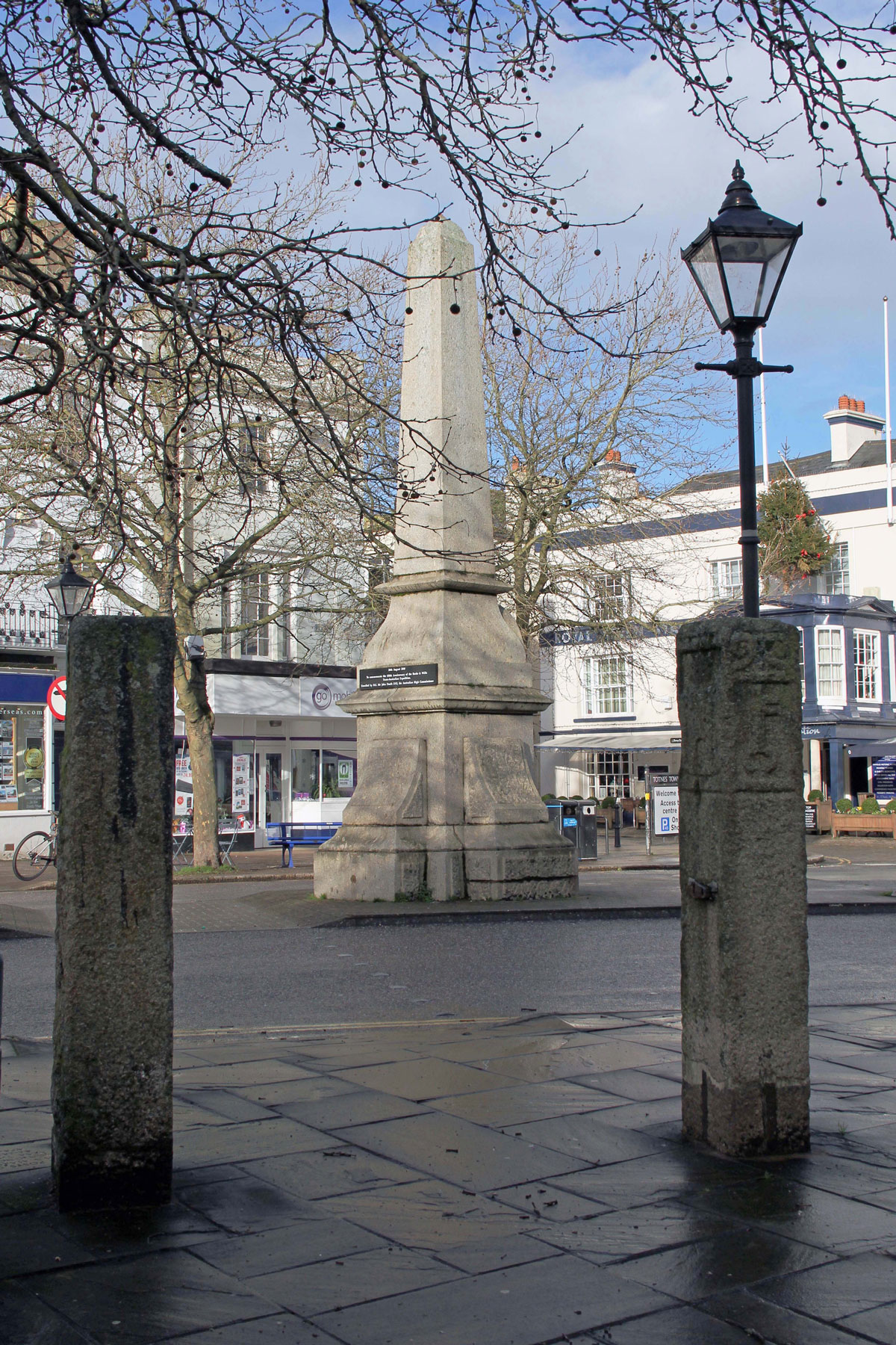 02-Pillars-from-the-old-Marsh-Gate