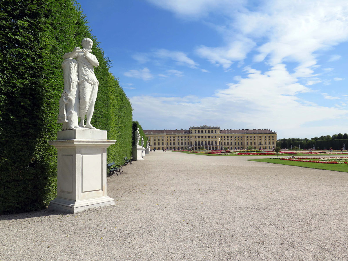 07-Statues-in-the-Great-Parterre