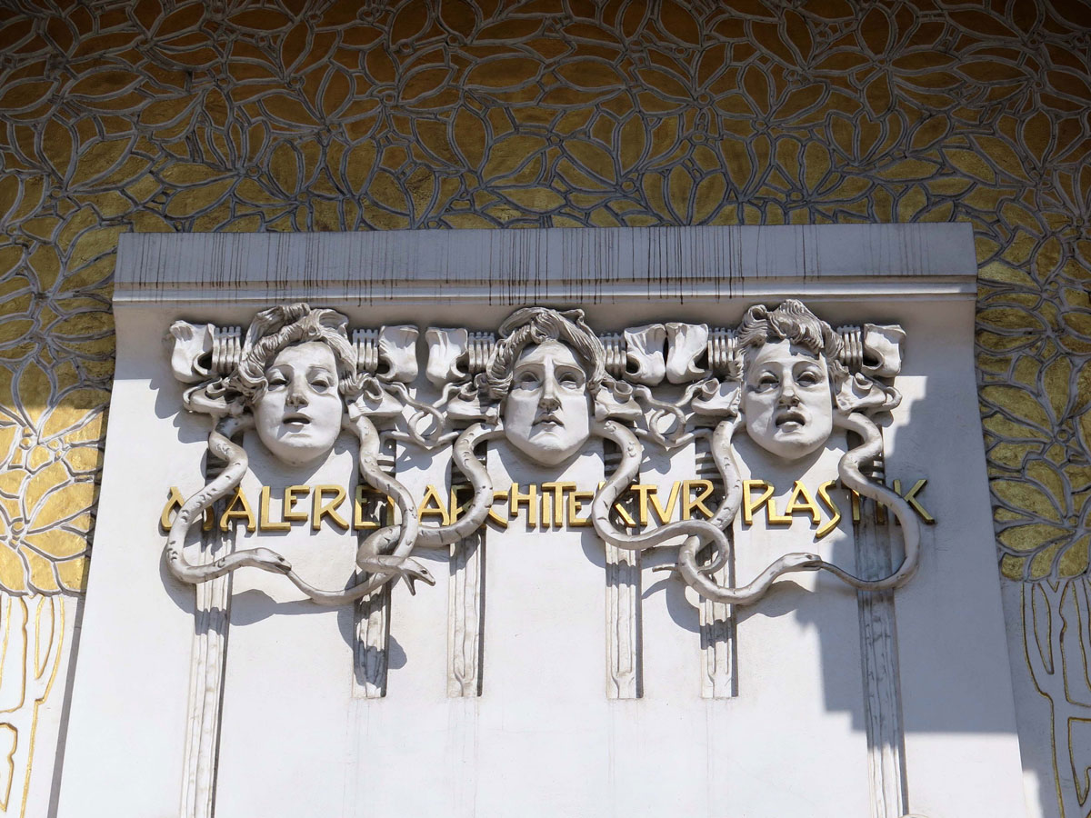 09-Three-Gorgons-representing-Painting,--Architecture-snd-Sculptyre-above-the-entrance-to-the-Pavilion