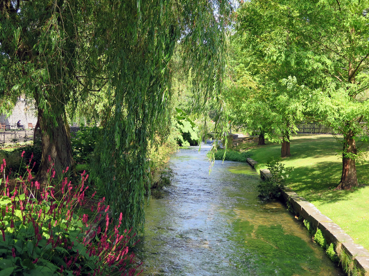02-The-River-Itchen-and-the-Weirs-Walk