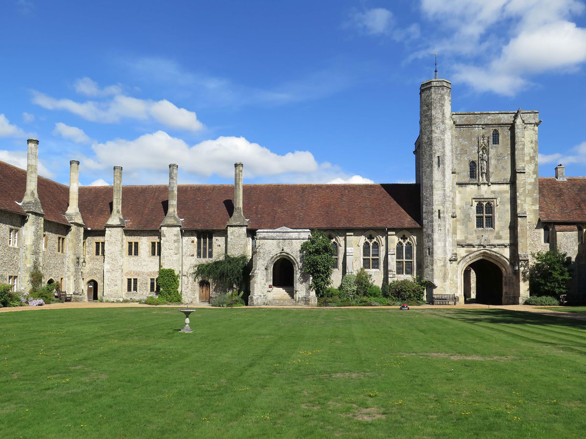 08-The-Beaufort-Gate-and-Brethren's-Hall