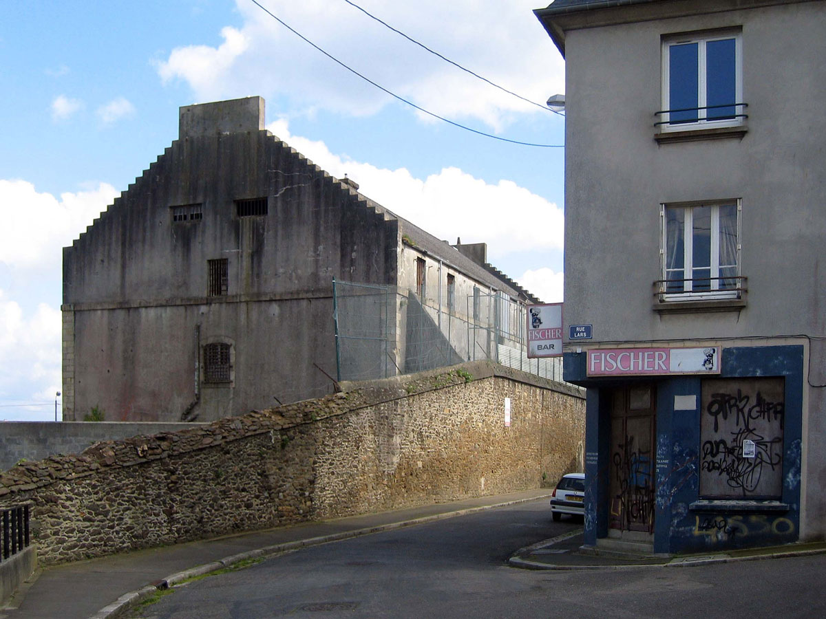 012-Former-Pontaniou-Maritime-Prison-(on-the-left)