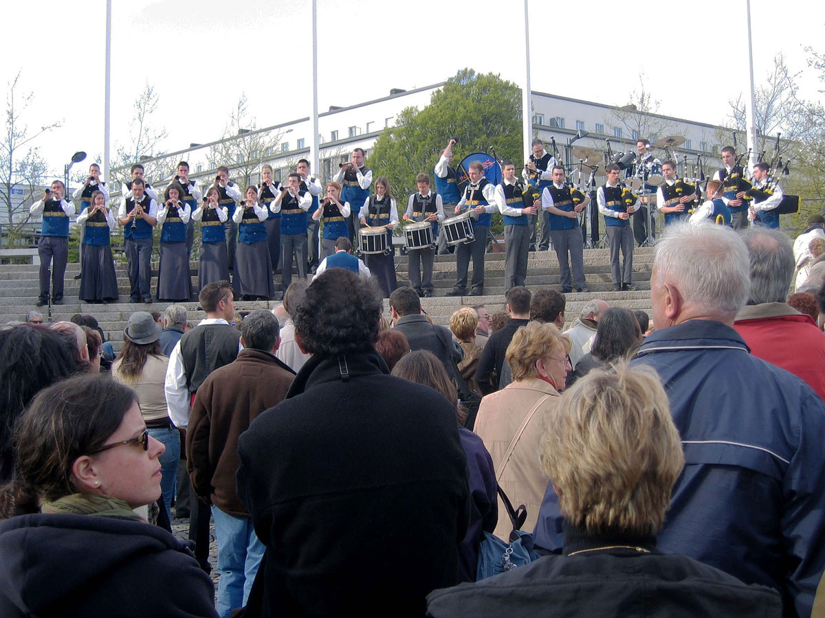 07-One-of-the-Bands-at-the-War-Memorial