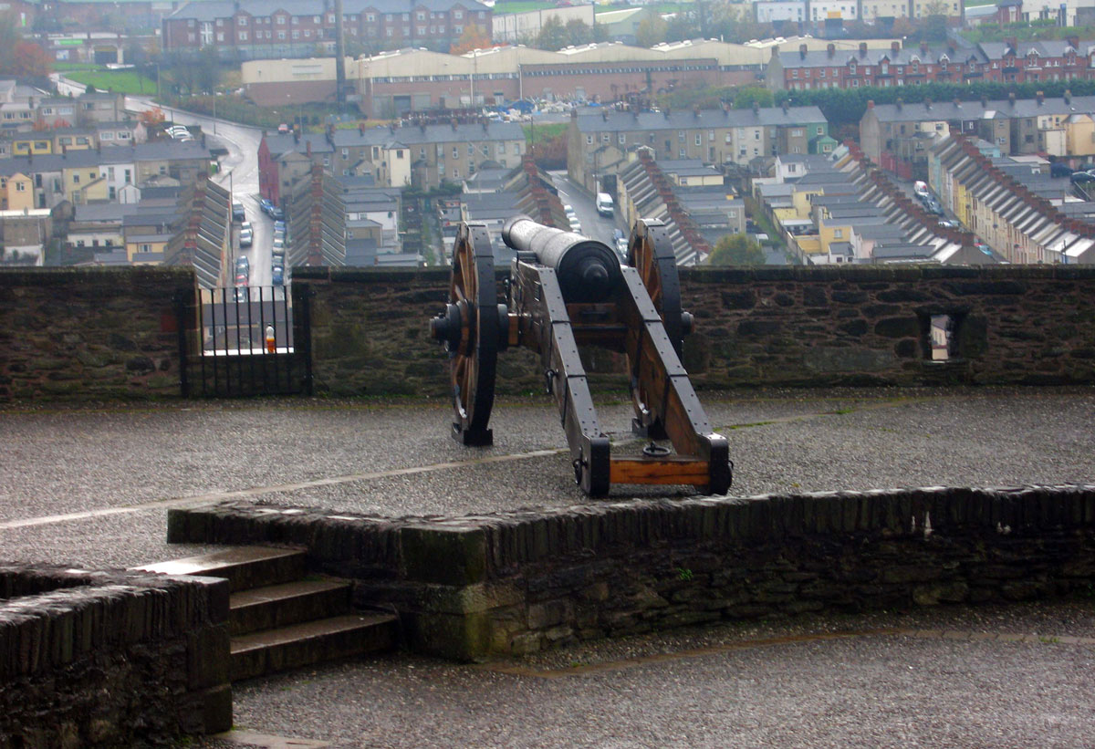 011-Cannon-protecting-the-Walled-City Cannon on the City Walls