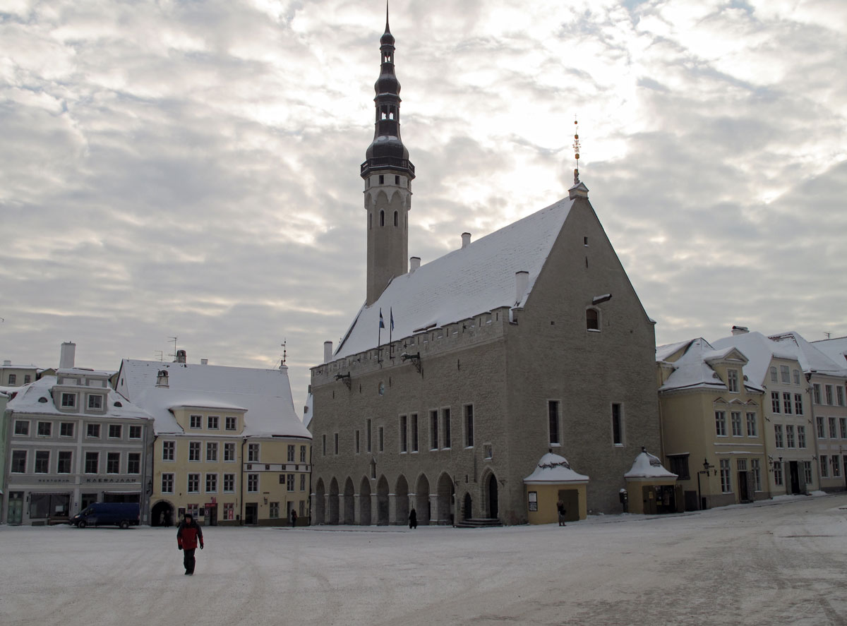 04-Early-Morning-in-the-Old-Town-Square