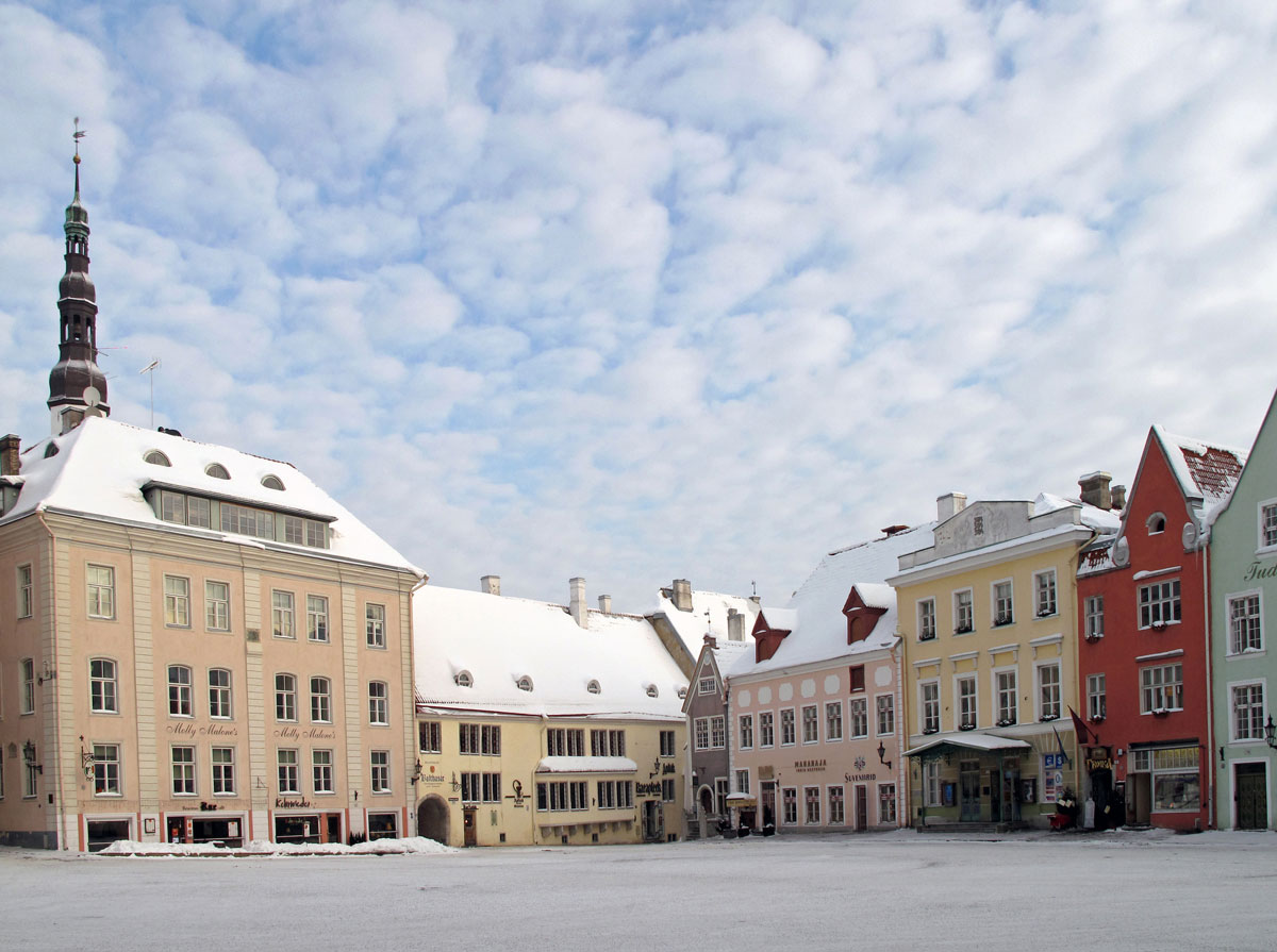 06-The-Square-looked-very-different-when-the-cloud-started-to-lift