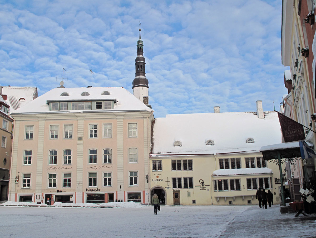 07-The-Old-Pharmacy-is-the-building-on-the-right