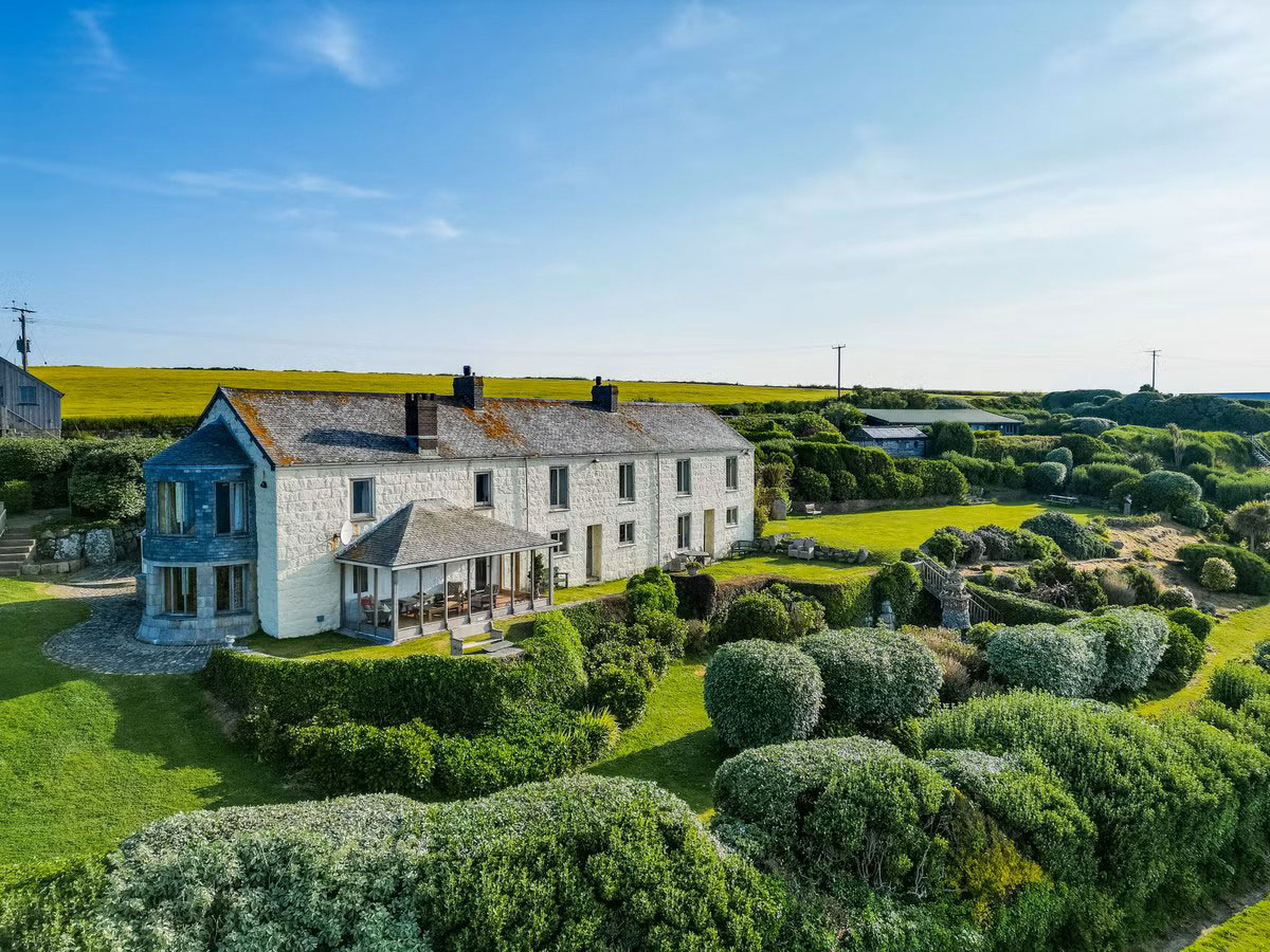 011-Tregiffan-Cottage-(©Savills)