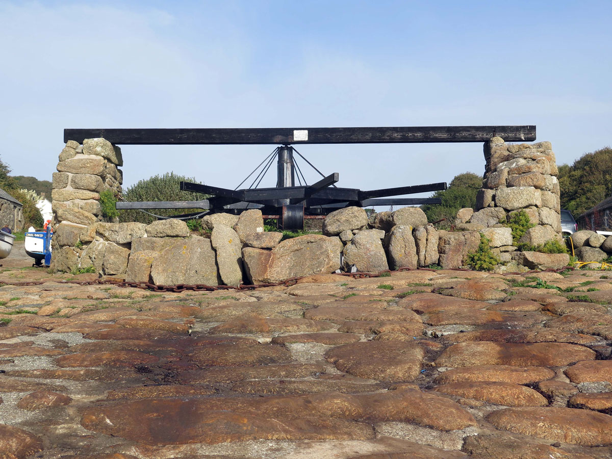 018-Capstan-Boat-Winch-in-the-cove