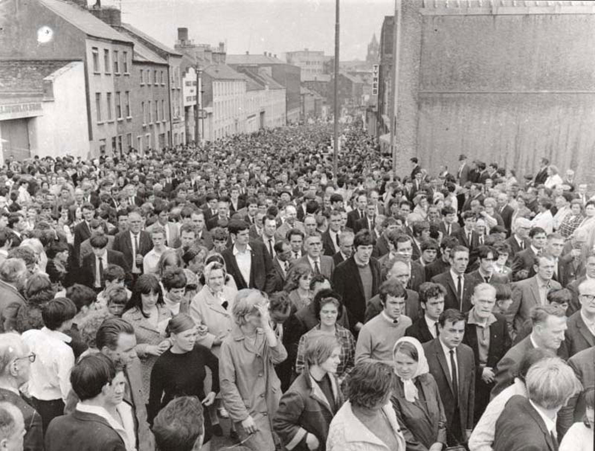 04-Sammy-Devenny's-Funeral-Procession---July-1969--(Derry-Now)