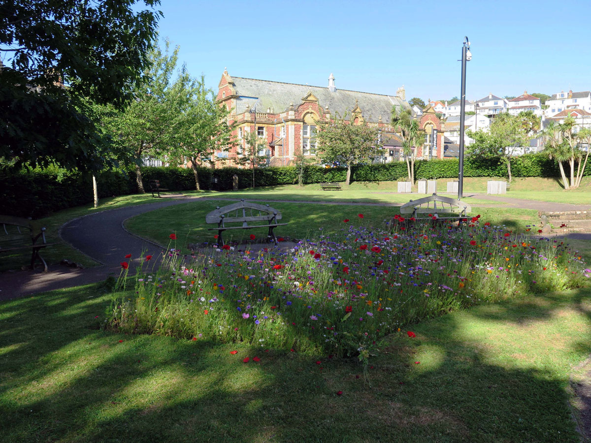 02-Palace-Avenue-Gardens