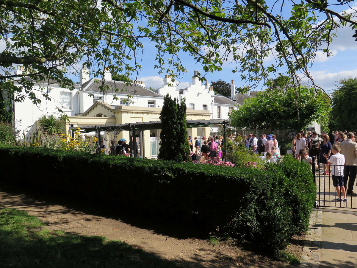 022-A-Wedding-Party-at-Pembroke-Lodge