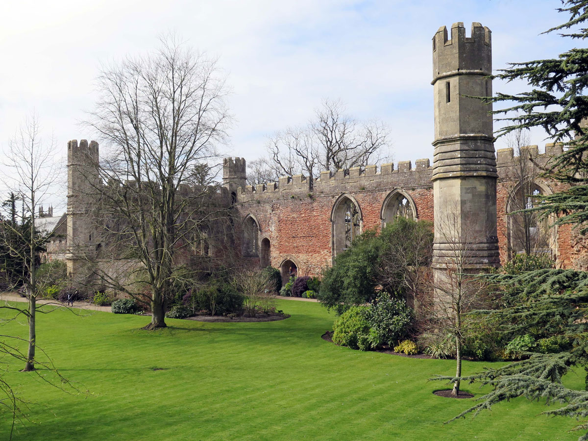 016-The-Remains-of-the-Great-Hall-from-the-South-Lawn