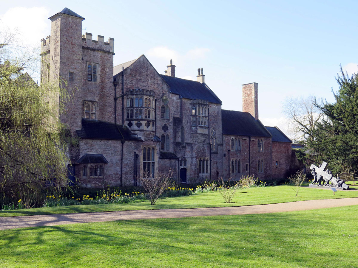 019-The-Beckynton-Range-of-the-Palace-from-across-the-Moat-near-the-Well-Pool