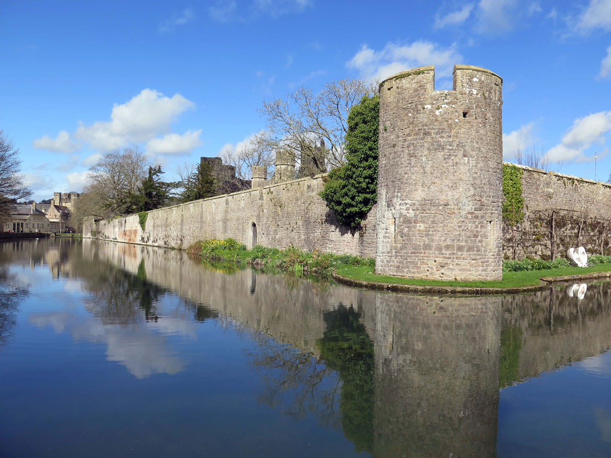 08-The-Palace-Moat-and-Protective-Wall