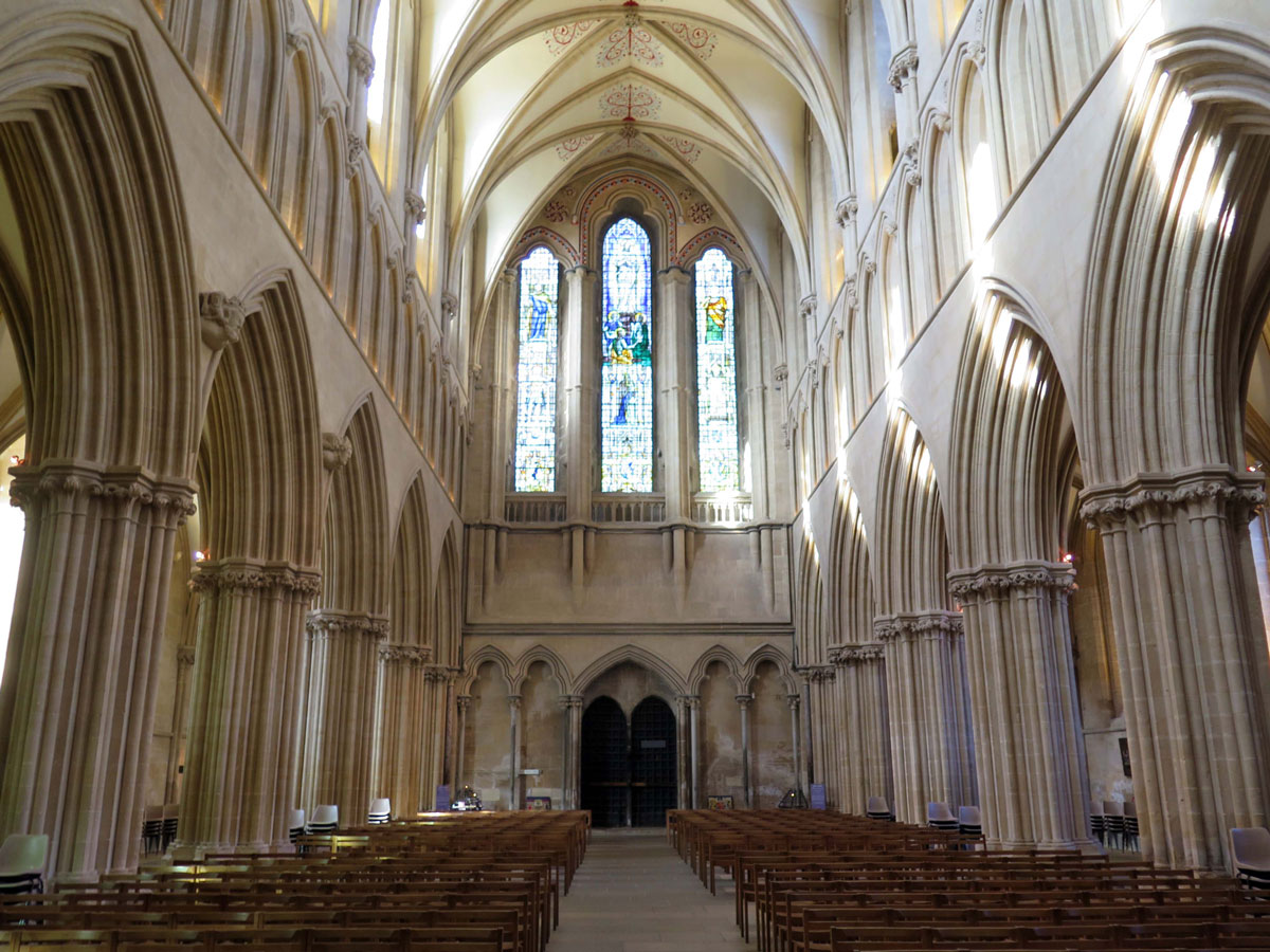 03-The-Nave-with-its-pointed-Gothic-arches-looking-towards-the-West-Front