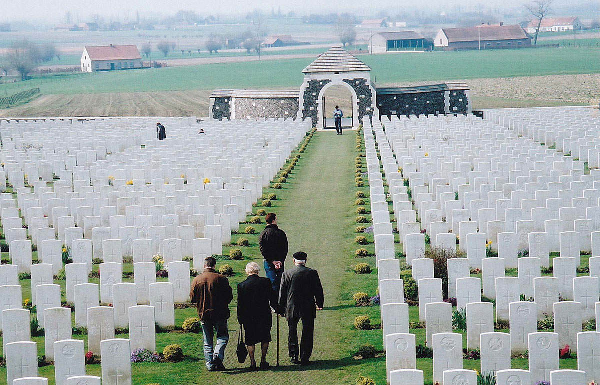 013-British-War-Graves-at-Tyne-Cot,-Passchendaele