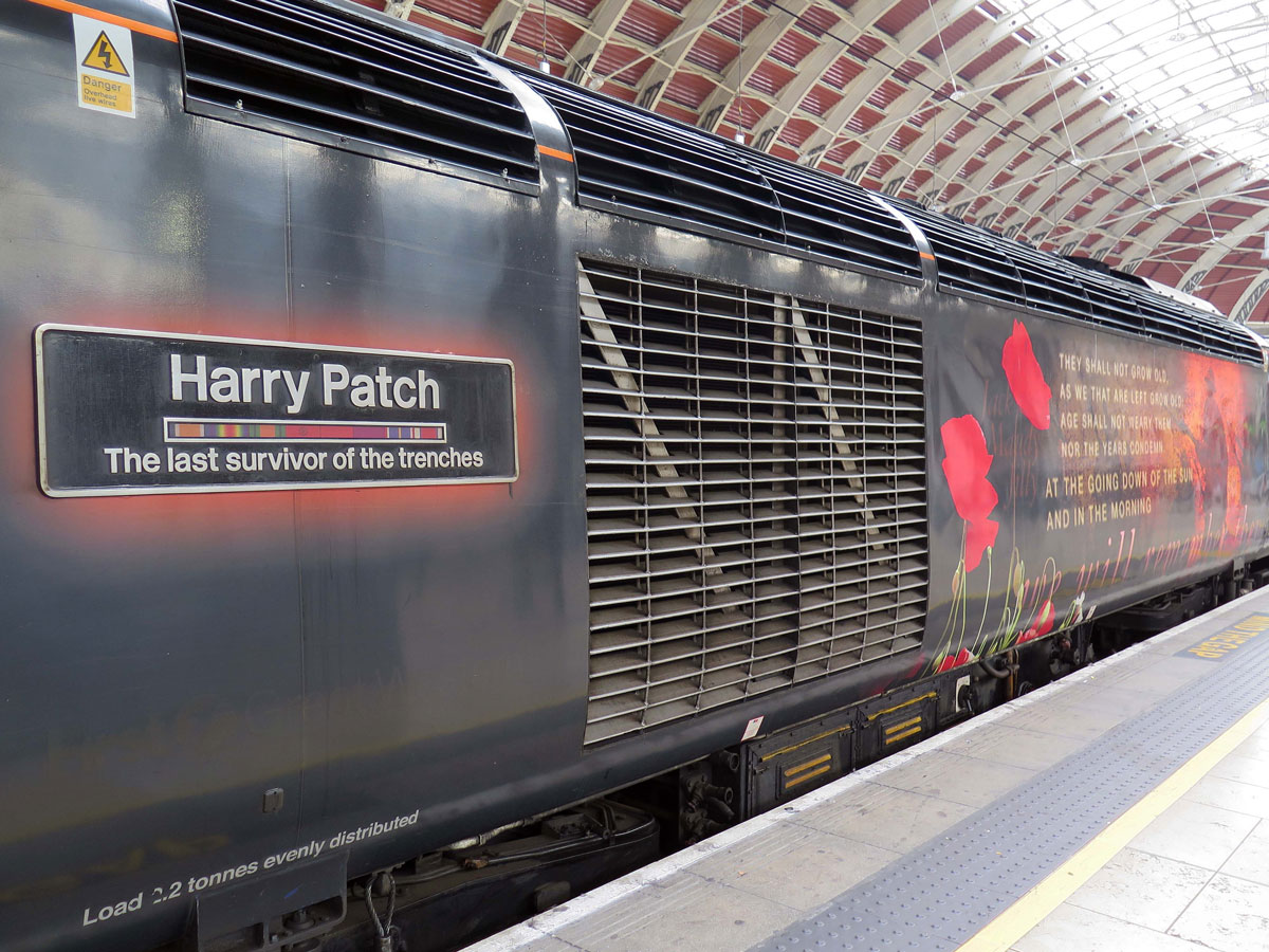 015-The-Commemorative-Nameplate-on-GWR-HST-Power-Car-no.-43172-at-Paddington-Station