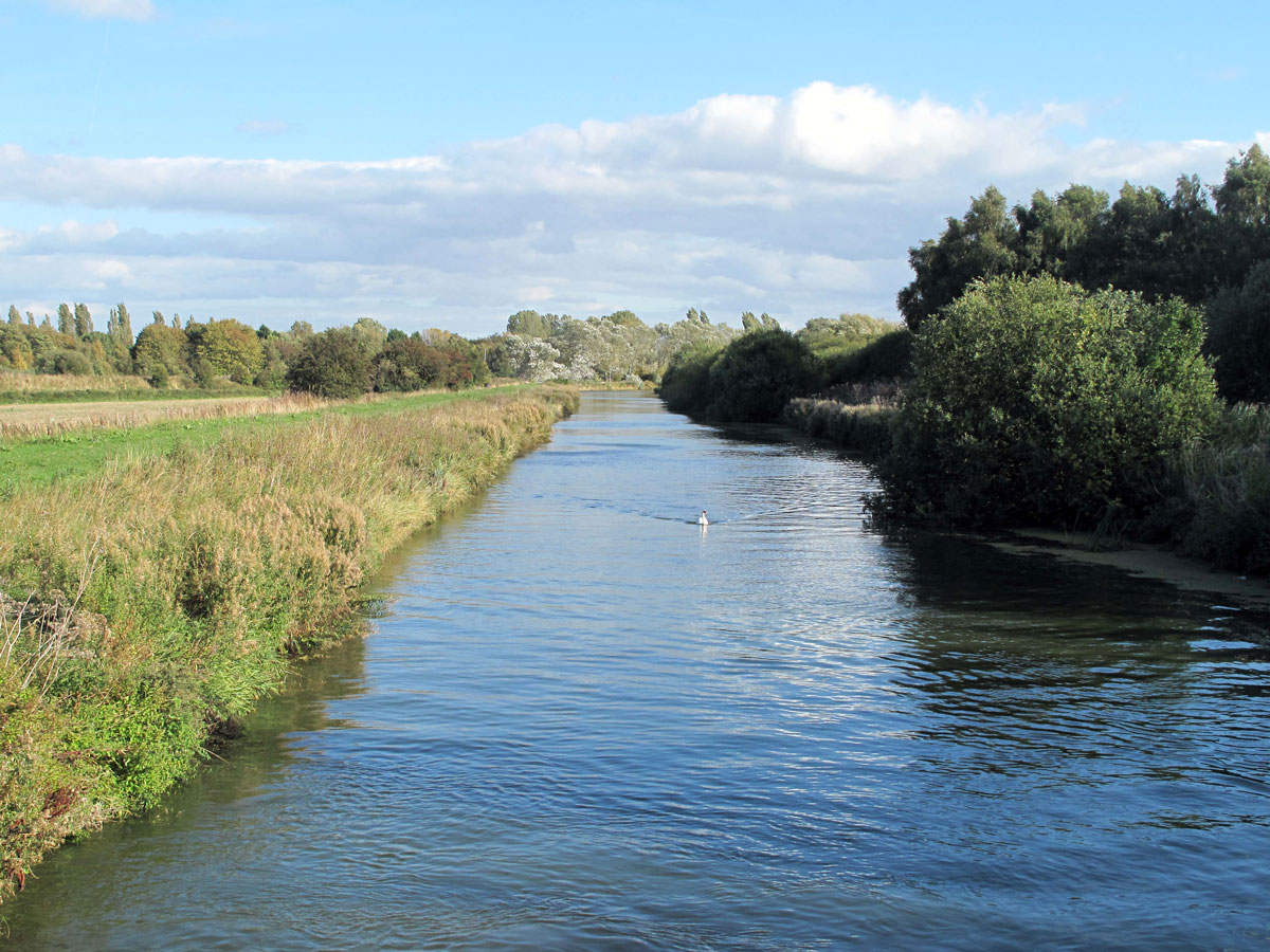 02-The-Foss-Dyke-Canal-in-Lincolnshire