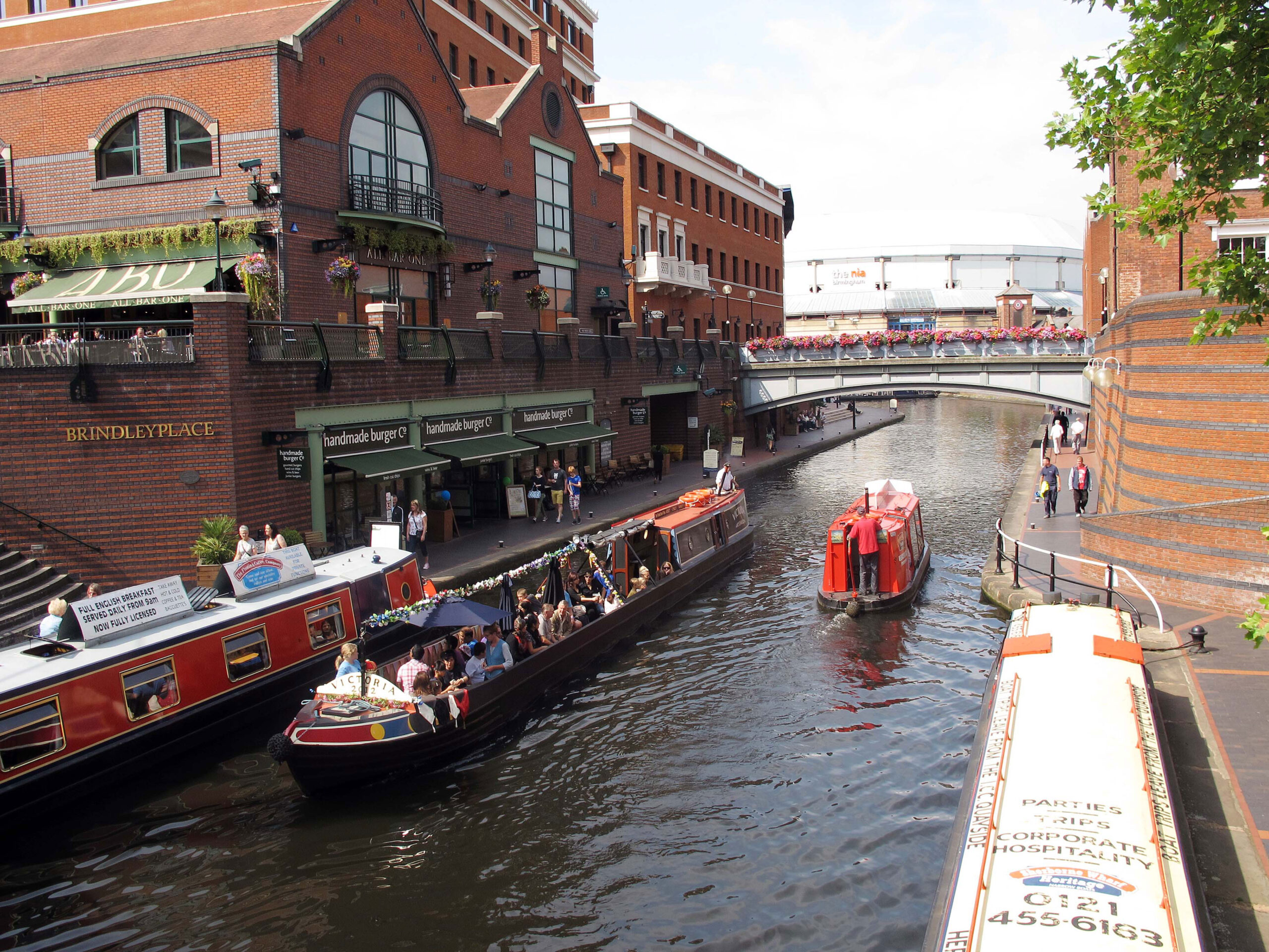 08-The--BCN-Old-Main-Line-at-Brindley-Place-today