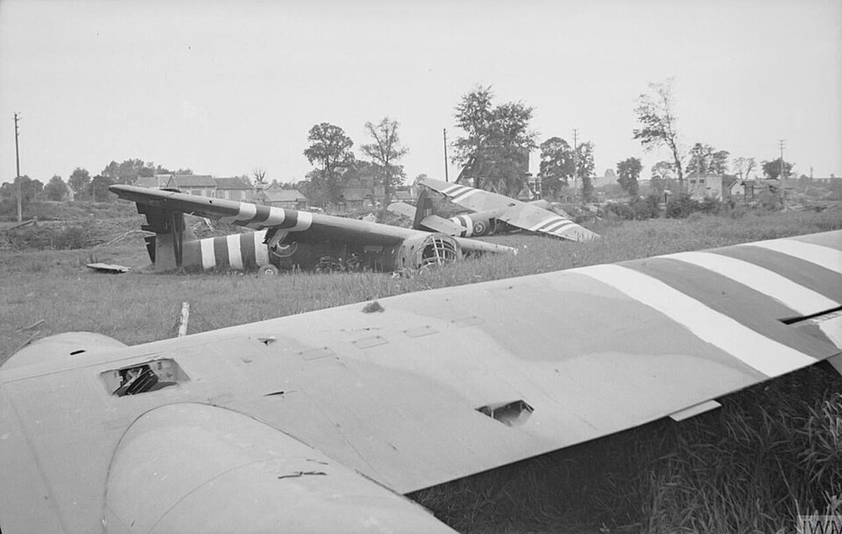 05-The-3-Horsa-Gliders-after-landing-at-Pegasus-Bridge-(Wikipedia)